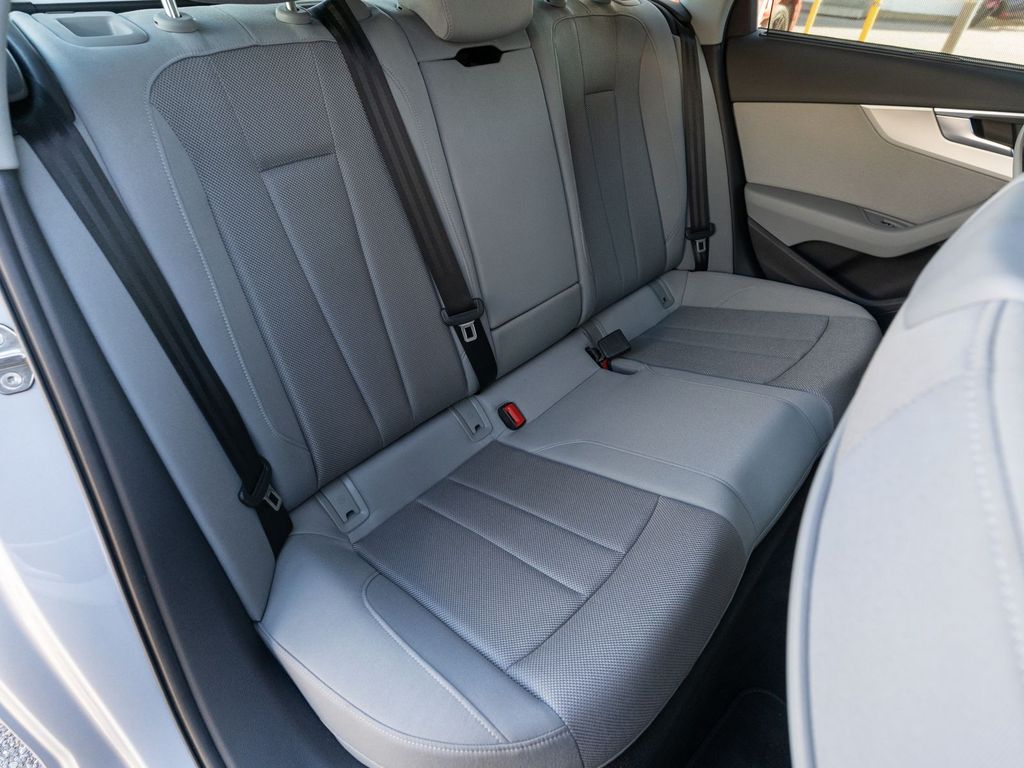 Audi A4 2024 г. Серебристый, пробег 57400 км