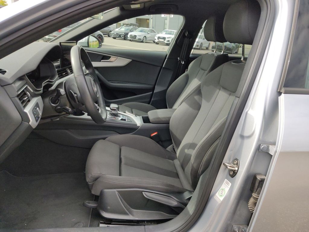 Audi A4 2023 г. Серебристый, пробег 49300 км