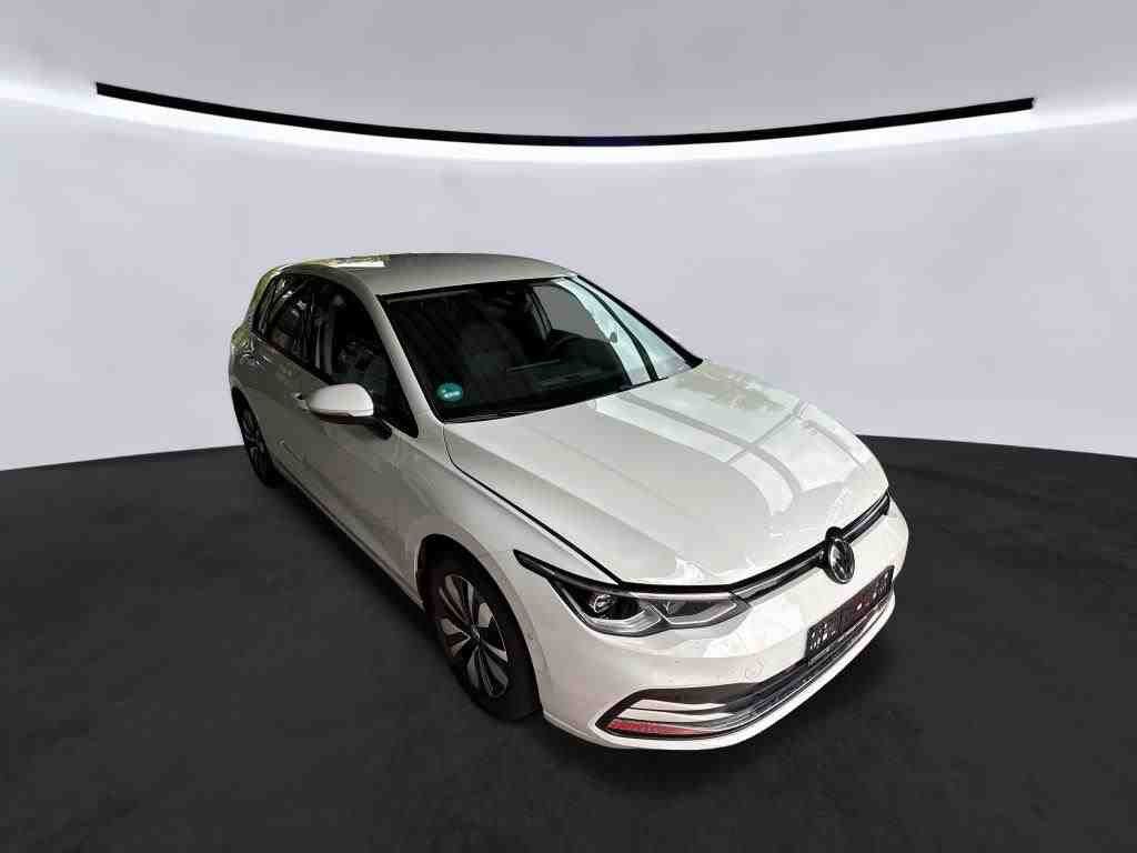Volkswagen Golf 2023 г. Белый, пробег 26400 км