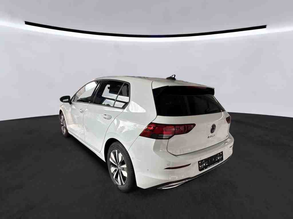 Volkswagen Golf 2023 г. Белый, пробег 26400 км