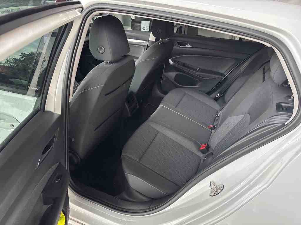 Volkswagen Golf 2023 г. Белый, пробег 26400 км