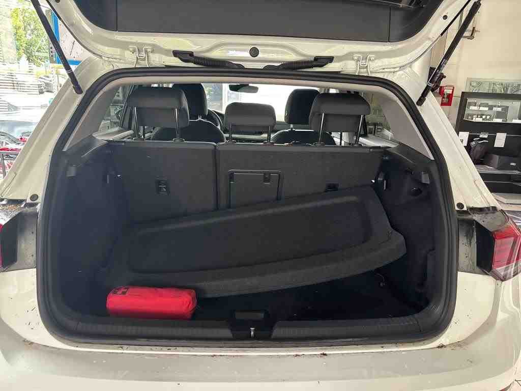 Volkswagen Golf 2023 г. Белый, пробег 26400 км