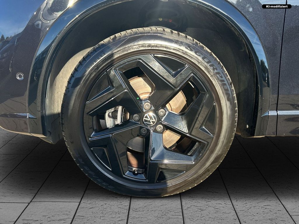 Volkswagen Tiguan 2024 г. Чёрный, пробег 37130 км