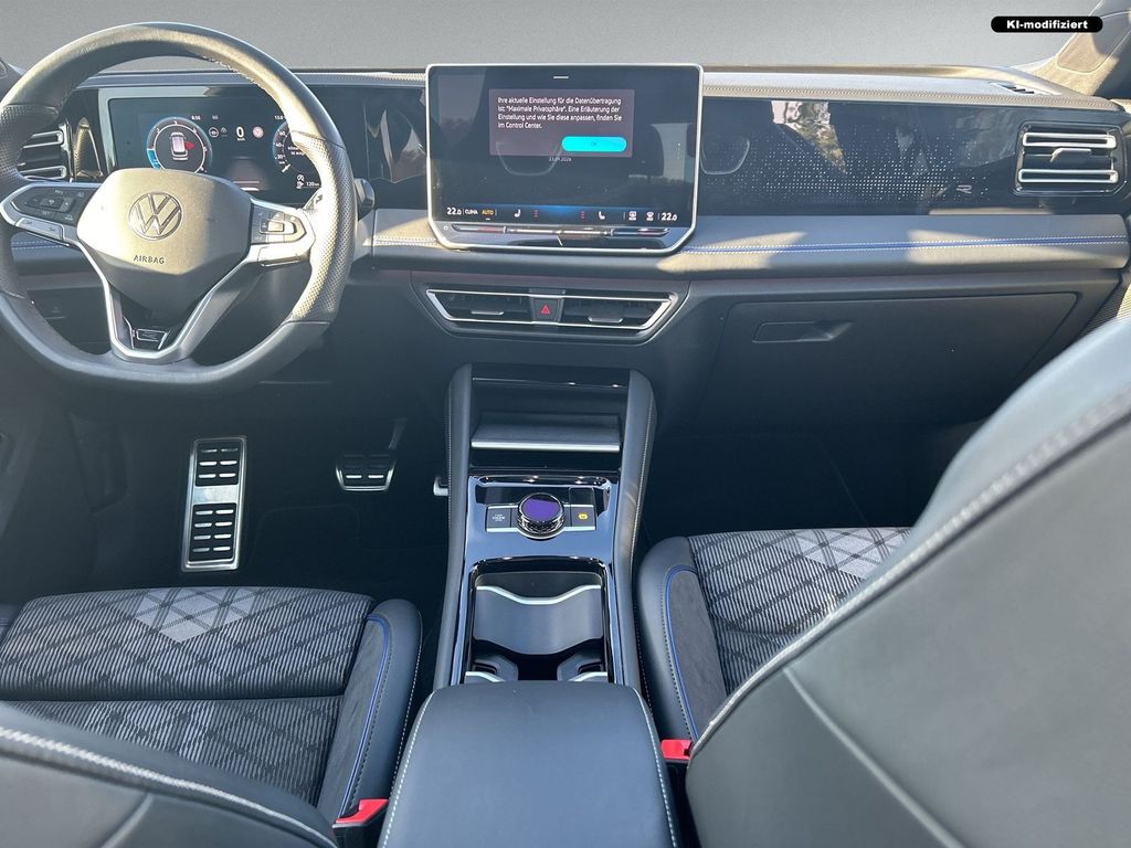 Volkswagen Tiguan 2024 г. Чёрный, пробег 37130 км