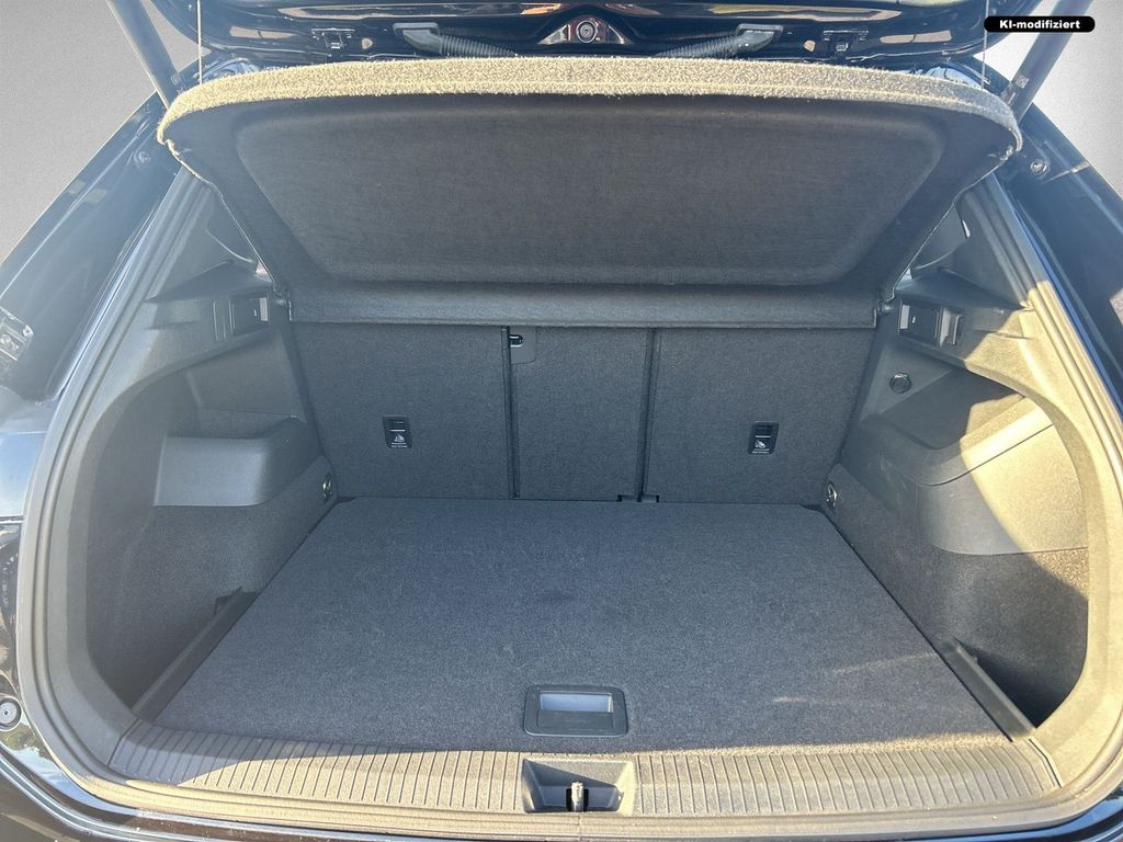 Volkswagen Tiguan 2024 г. Чёрный, пробег 37130 км
