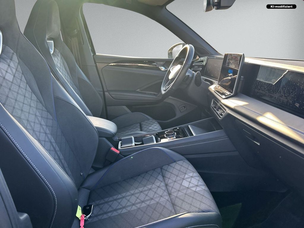 Volkswagen Tiguan 2024 г. Чёрный, пробег 37130 км