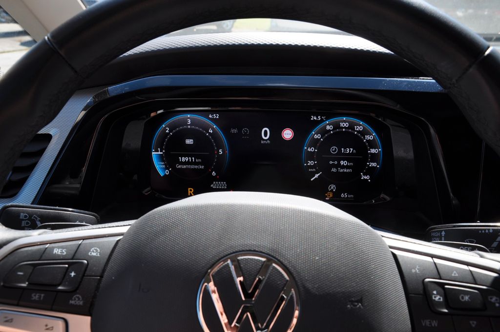 Volkswagen T7 MULTIVAN 2025 г. Серый, пробег 18950 км