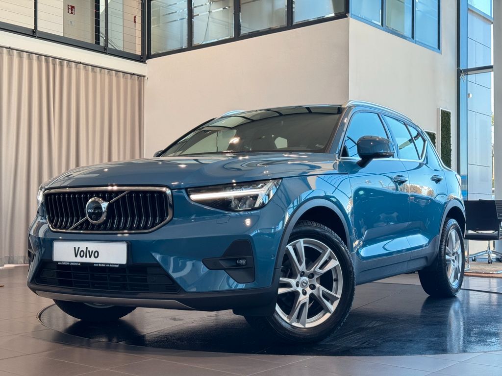Volvo XC40 2022 г. Синий, пробег 53564 км