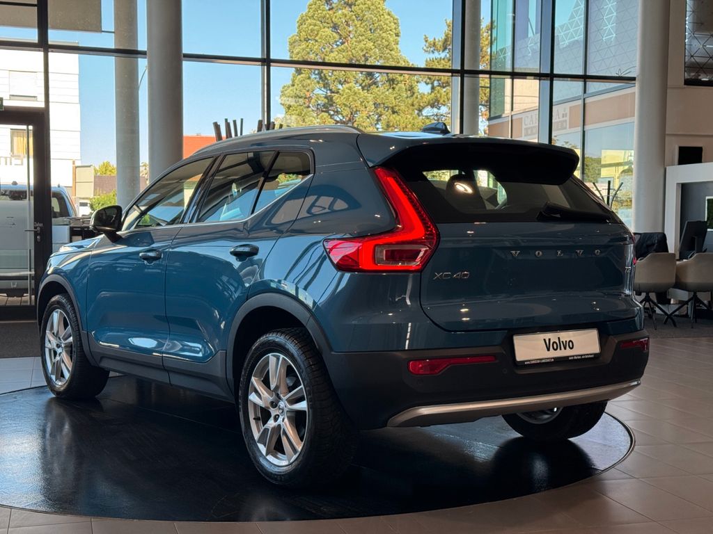 Volvo XC40 2022 г. Синий, пробег 53564 км