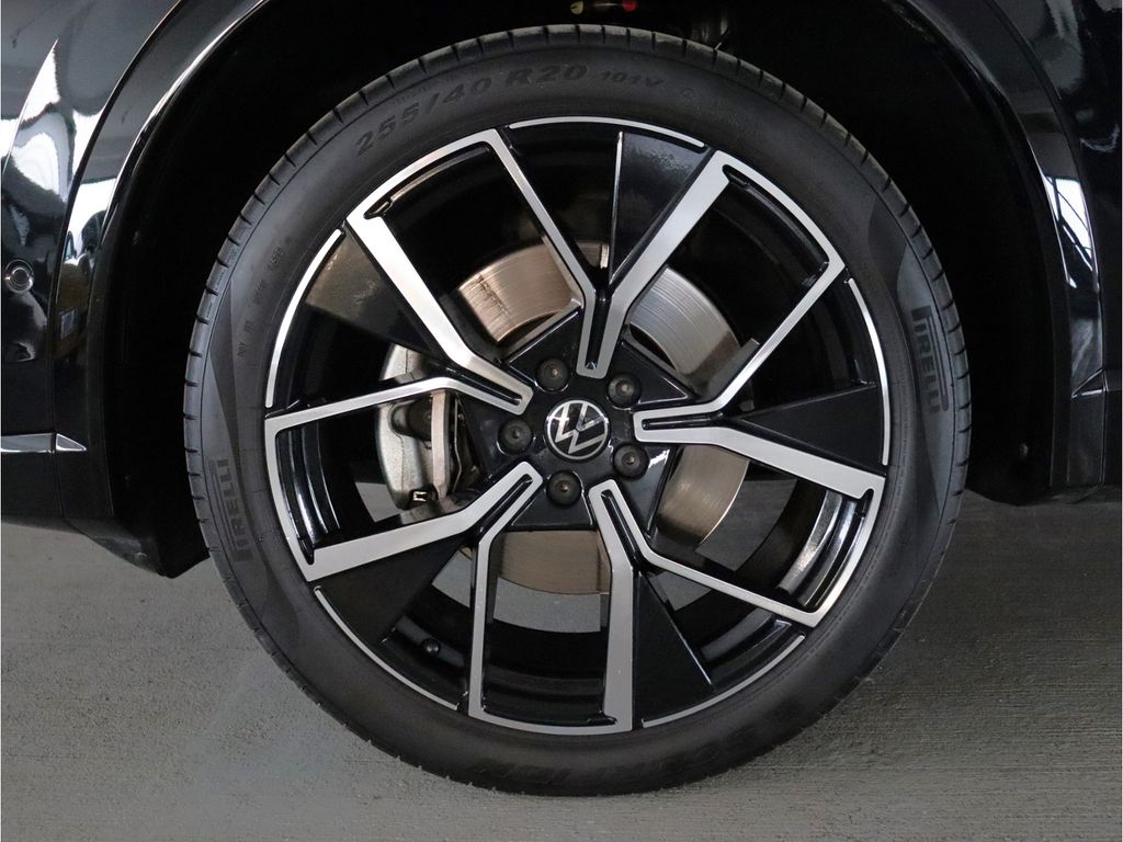 Volkswagen Tiguan 2025 г. Чёрный, пробег 25371 км