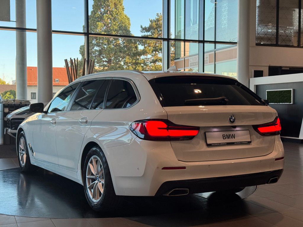 BMW 520 2023 г. Белый, пробег 59346 км