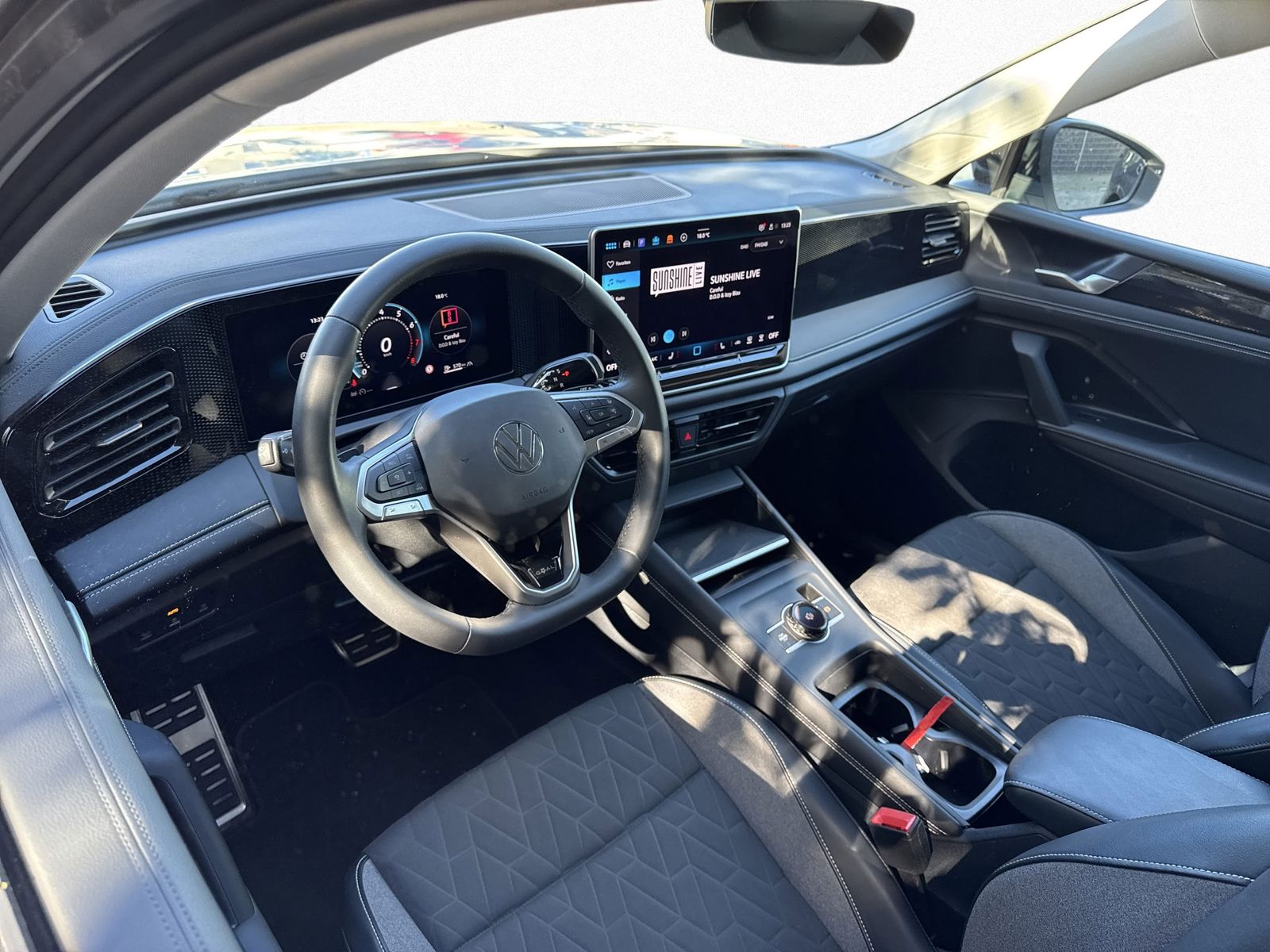Volkswagen Tiguan 2025 г. Белый, пробег 29500 км