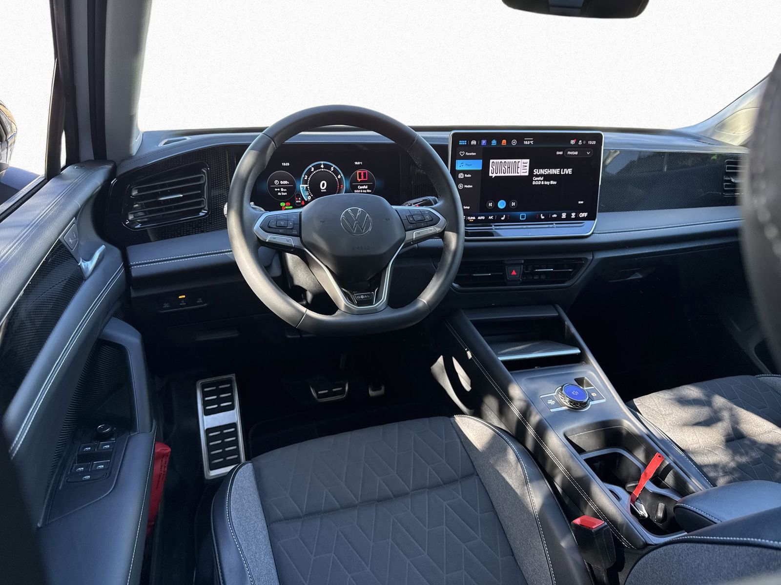 Volkswagen Tiguan 2025 г. Белый, пробег 29500 км