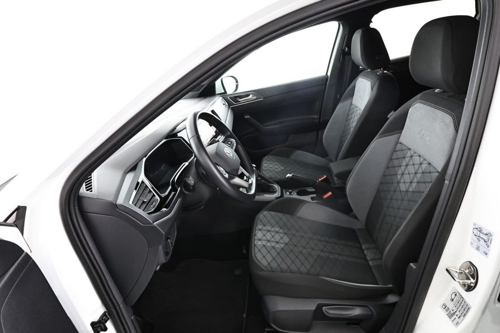 Volkswagen Taigo 2024 г. Белый, пробег 20984 км