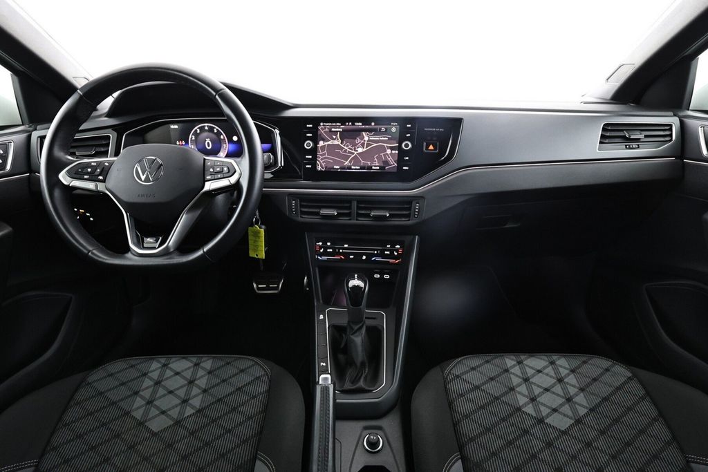 Volkswagen Taigo 2024 г. Белый, пробег 20984 км