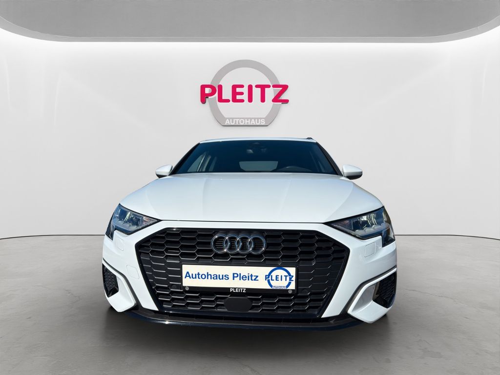 Audi A3 2022 г. Белый, пробег 35711 км