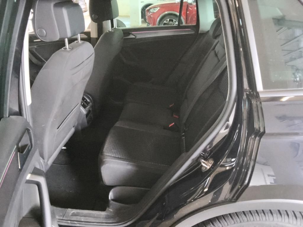 Volkswagen Tiguan 2023 г. Чёрный, пробег 49812 км