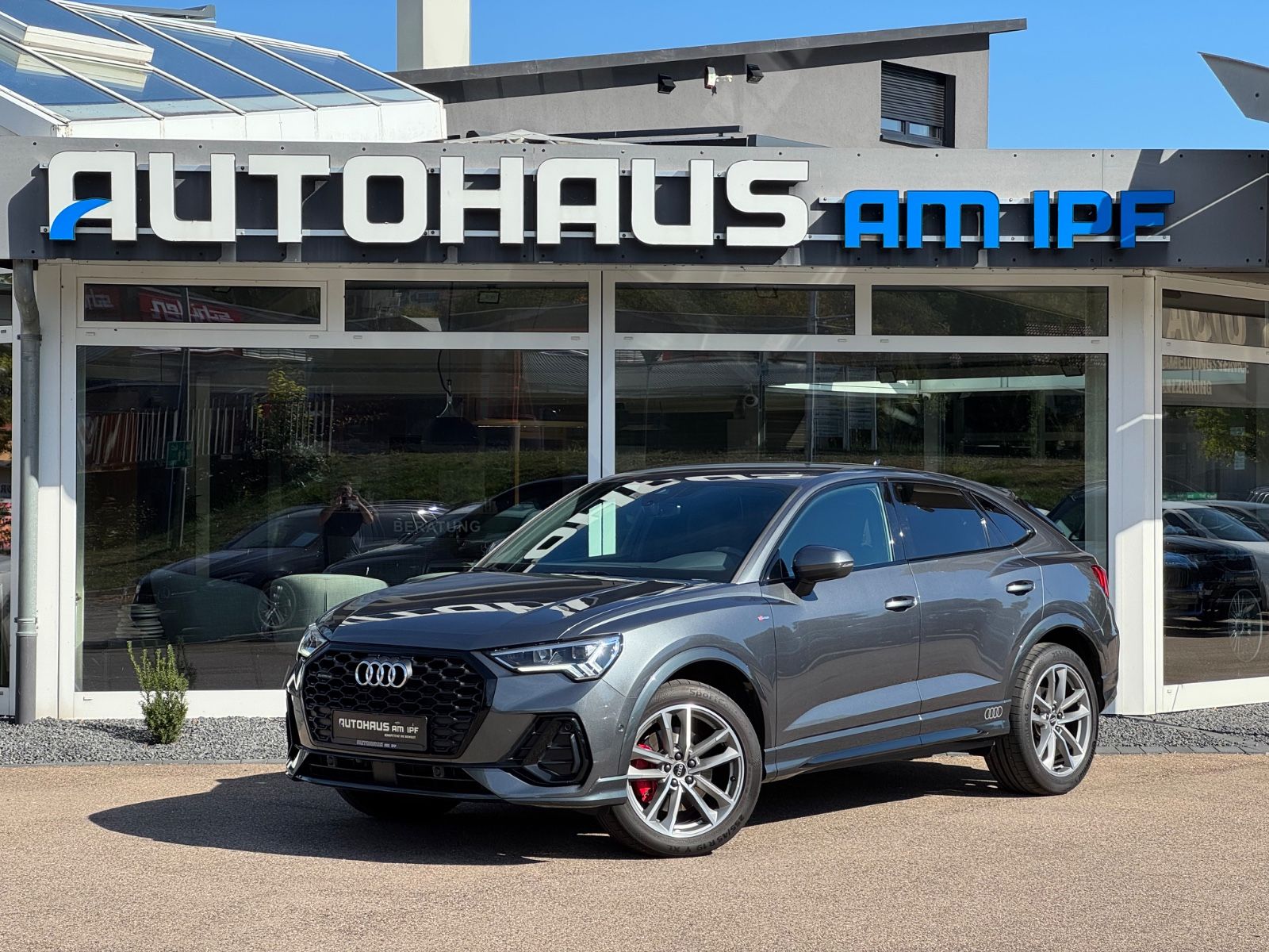 Audi Q3 2022 г. Серый, пробег 39900 км