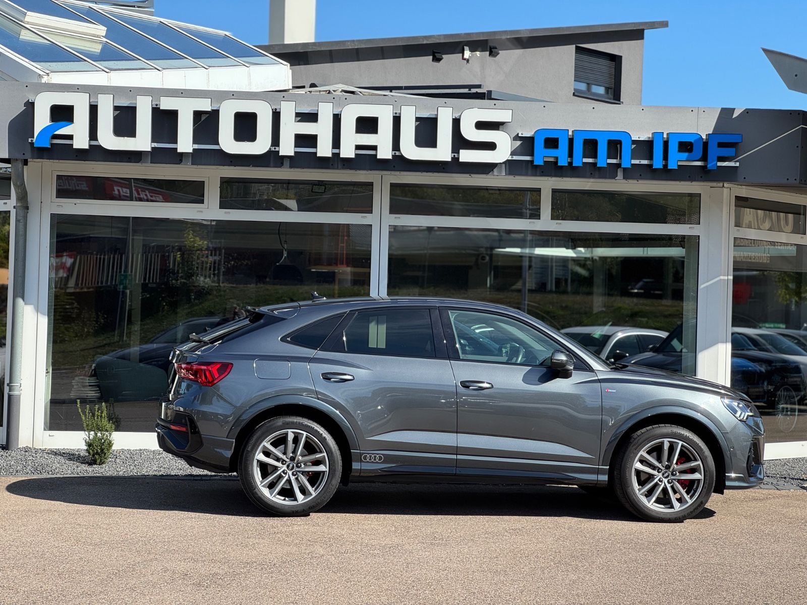 Audi Q3 2022 г. Серый, пробег 39900 км
