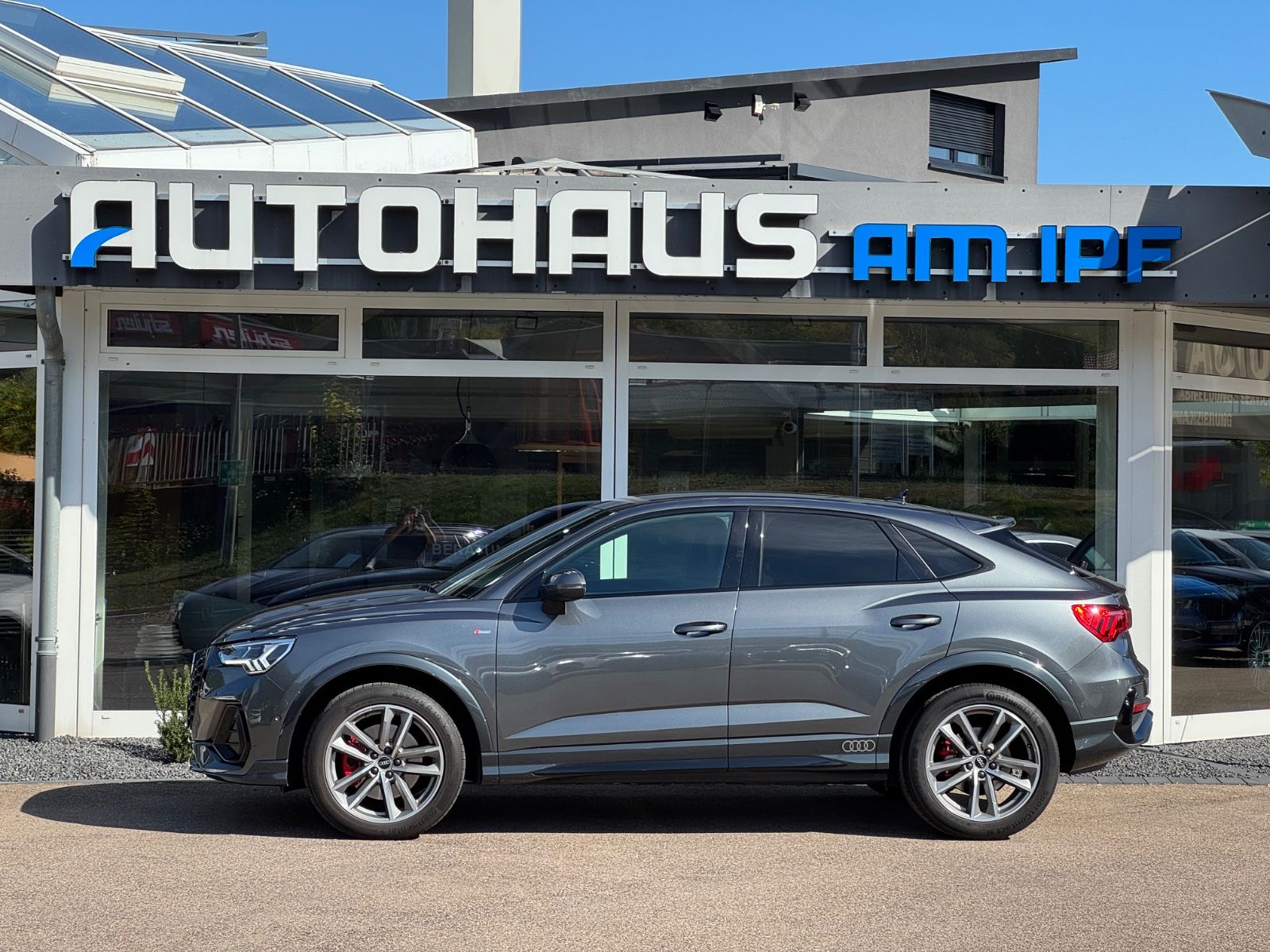 Audi Q3 2022 г. Серый, пробег 39900 км