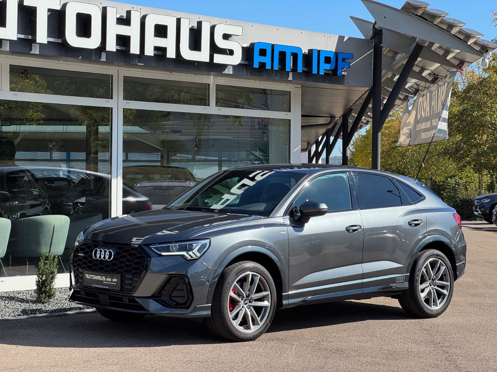 Audi Q3 2022 г. Серый, пробег 39900 км