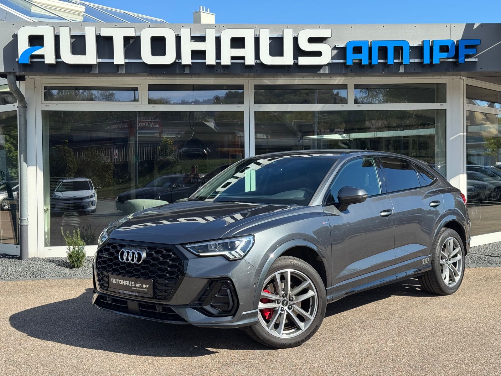 Audi Q3 2022 г. Серый, пробег 39900 км