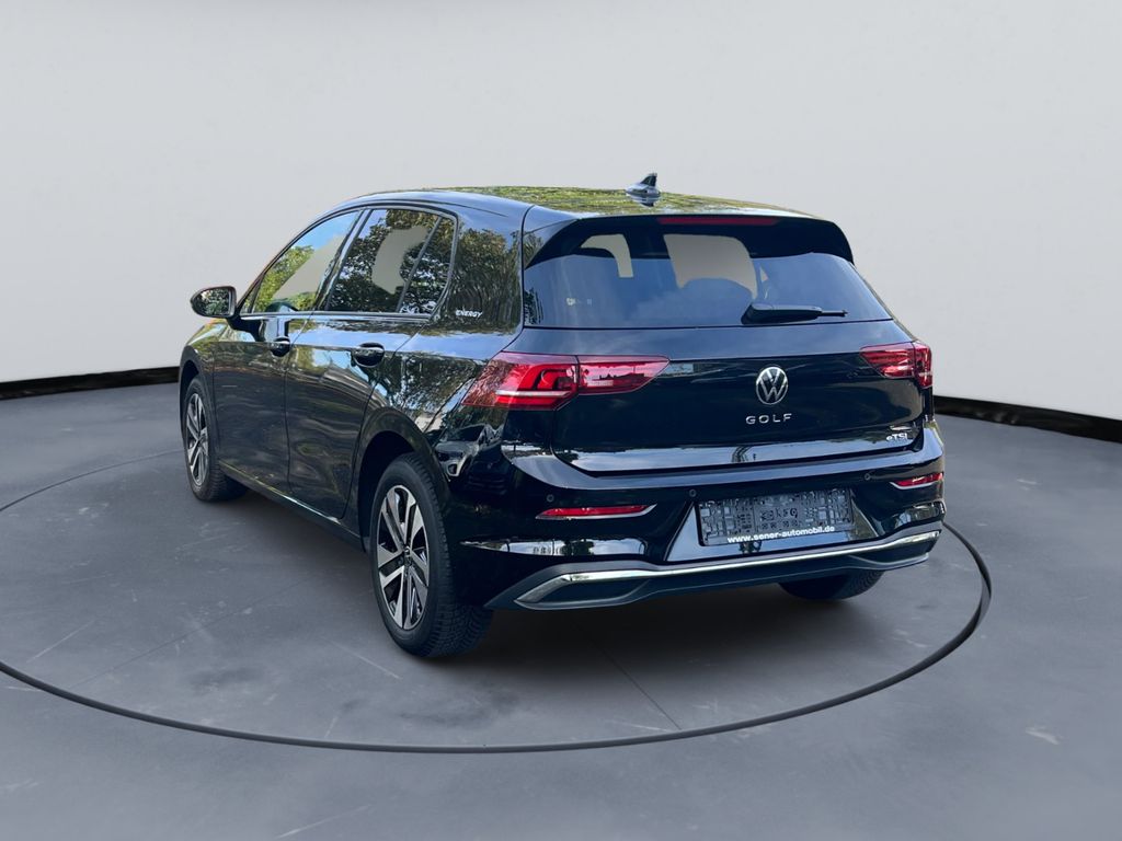 Volkswagen Golf 2026 г. Чёрный, пробег 33000 км