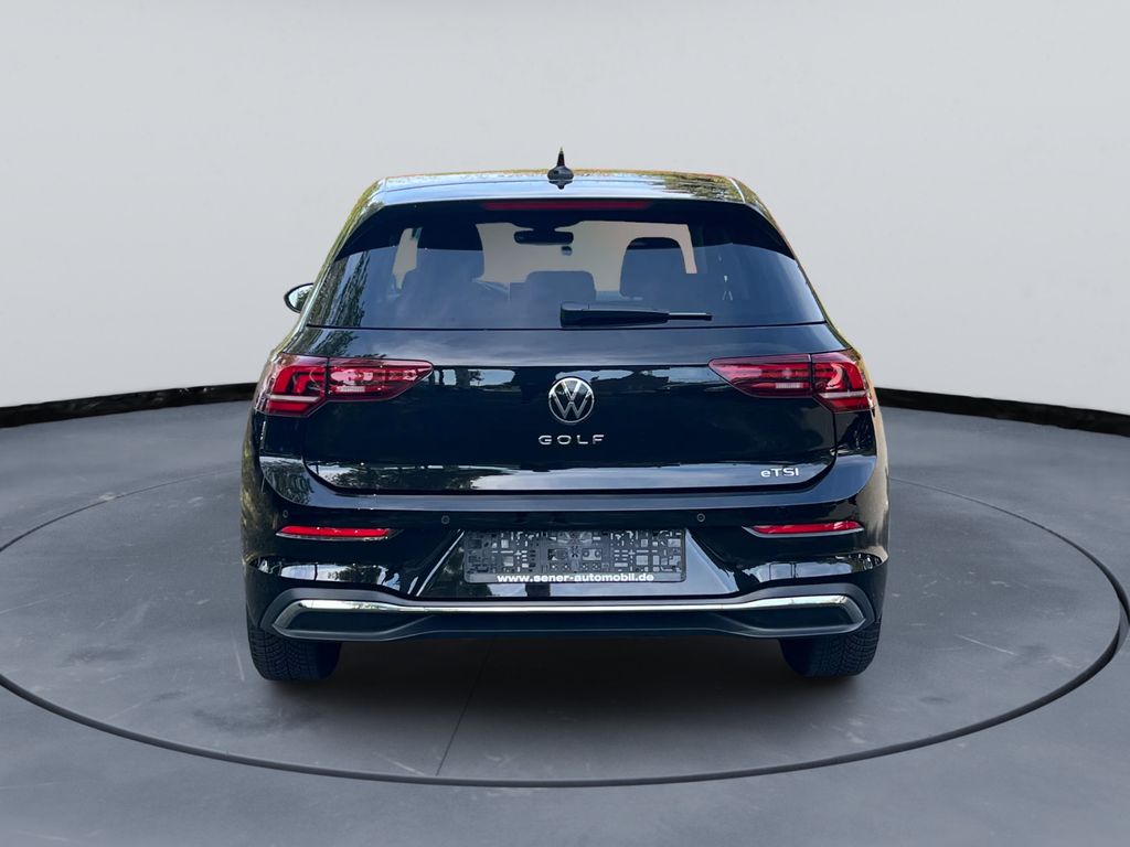 Volkswagen Golf 2026 г. Чёрный, пробег 33000 км