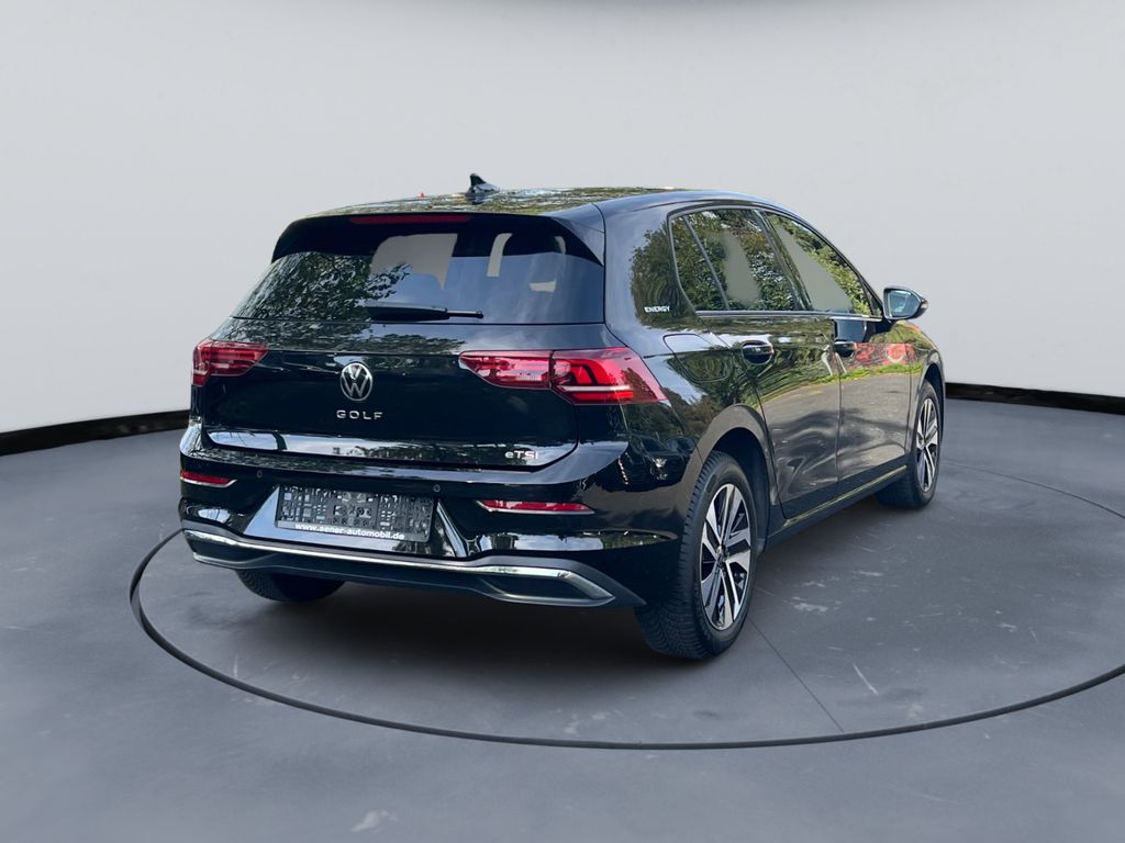 Volkswagen Golf 2026 г. Чёрный, пробег 33000 км