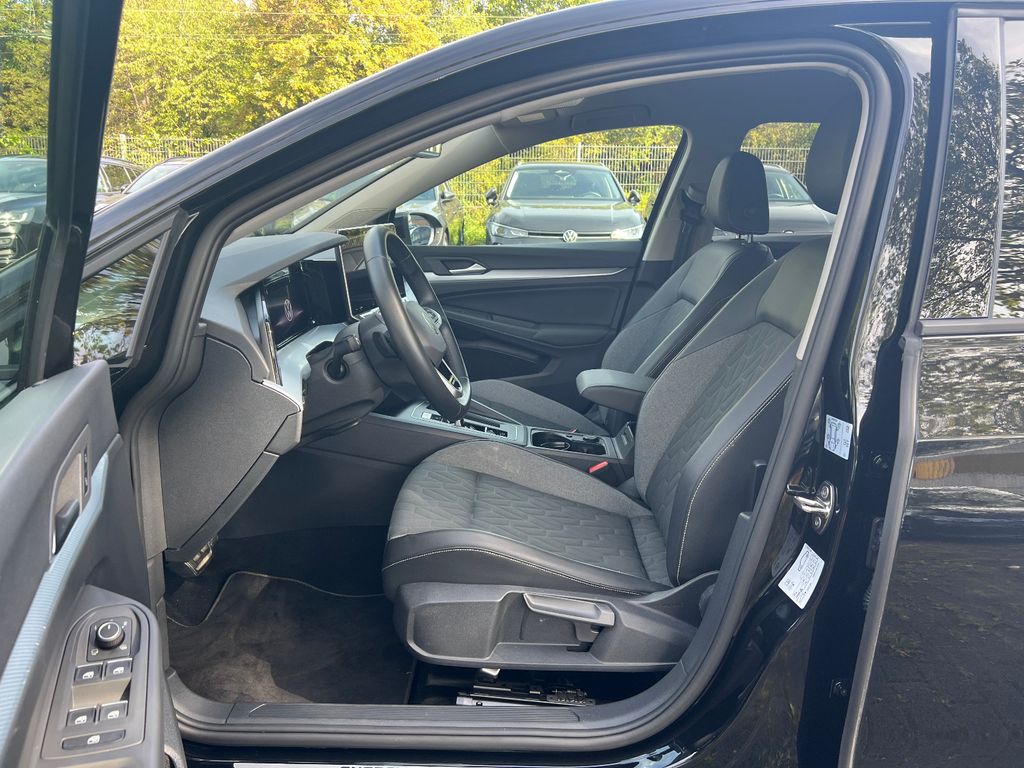 Volkswagen Golf 2026 г. Чёрный, пробег 33000 км