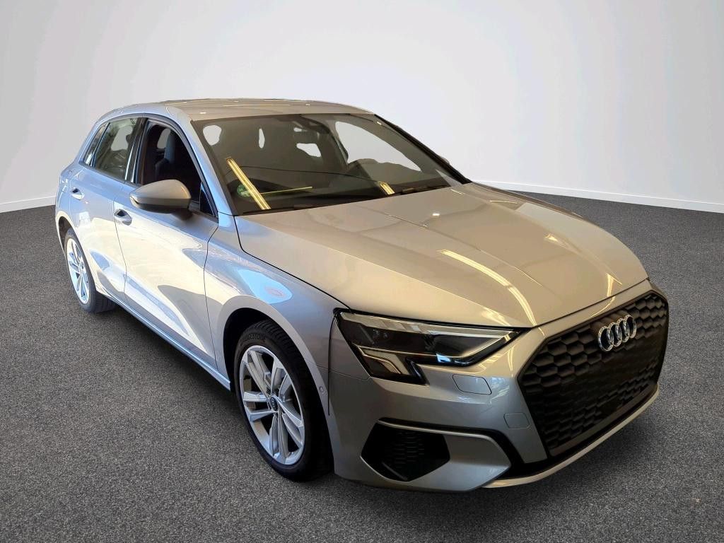 Audi A3 2023 г. Серебристый, пробег 53695 км