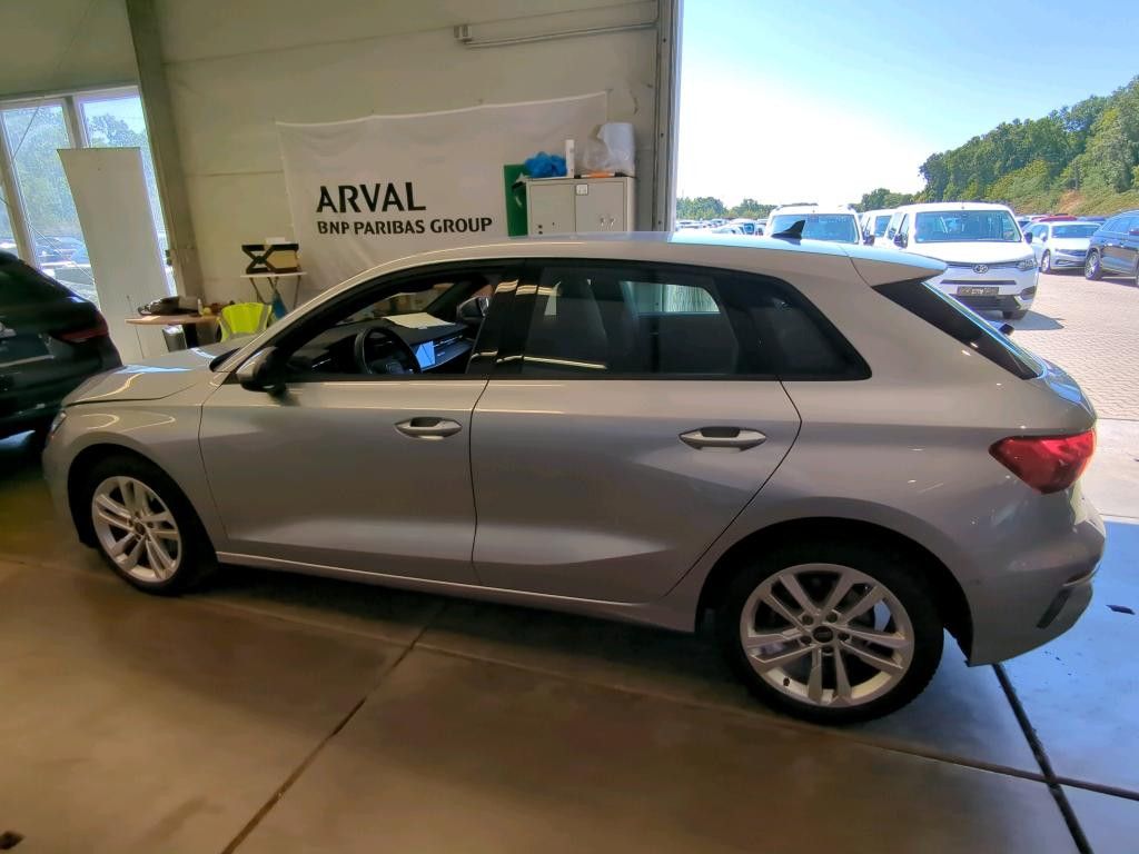 Audi A3 2023 г. Серебристый, пробег 53695 км