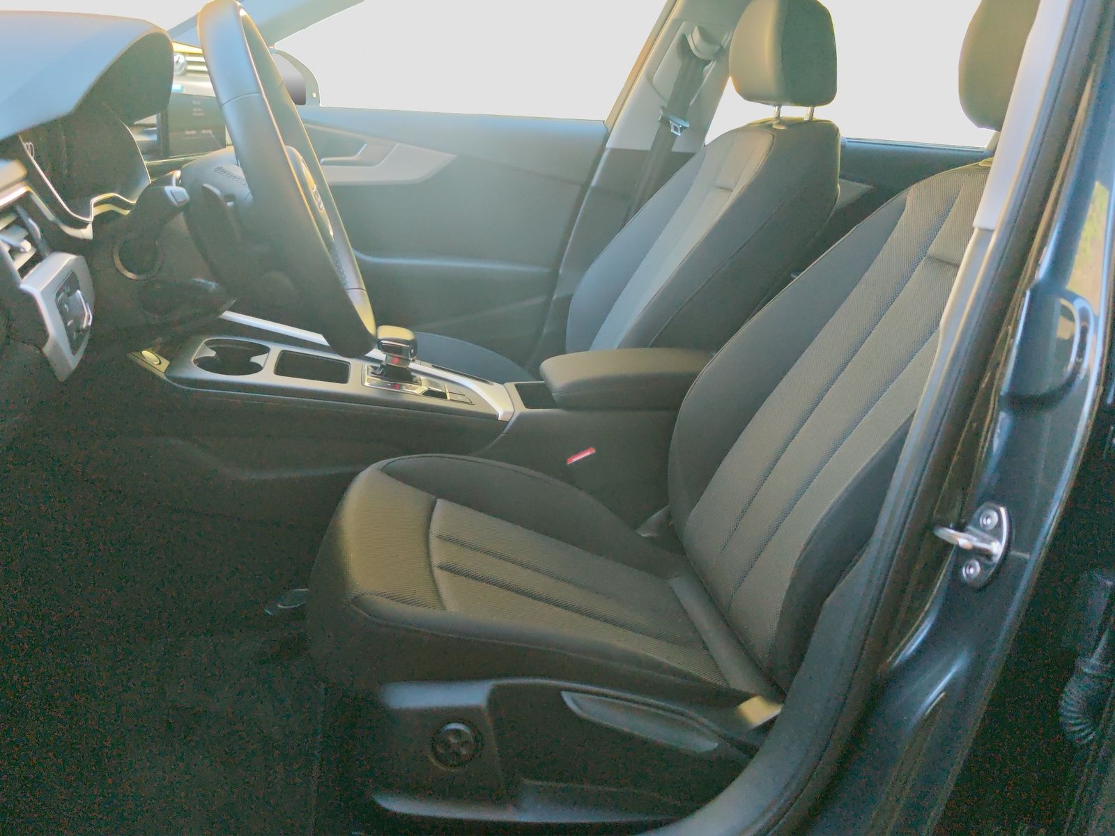 Audi A4 2024 г. Серый, пробег 35800 км