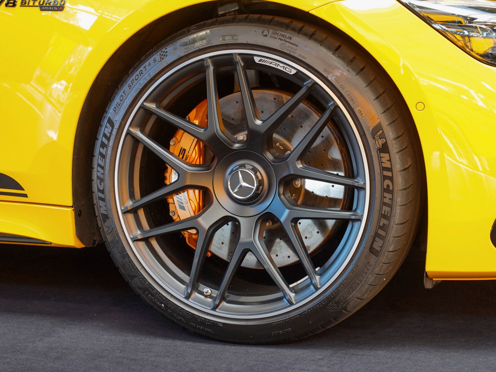 Mercedes-Benz AMG GT 2025 г. Жёлтый, пробег 21573 км