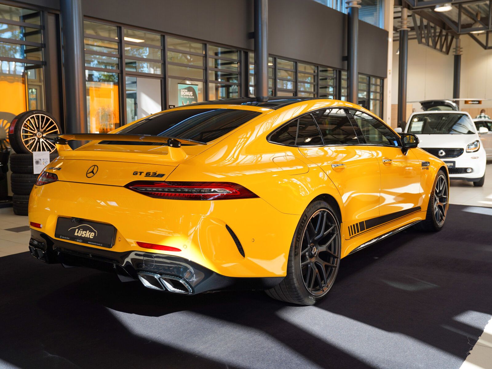 Mercedes-Benz AMG GT 2025 г. Жёлтый, пробег 21573 км