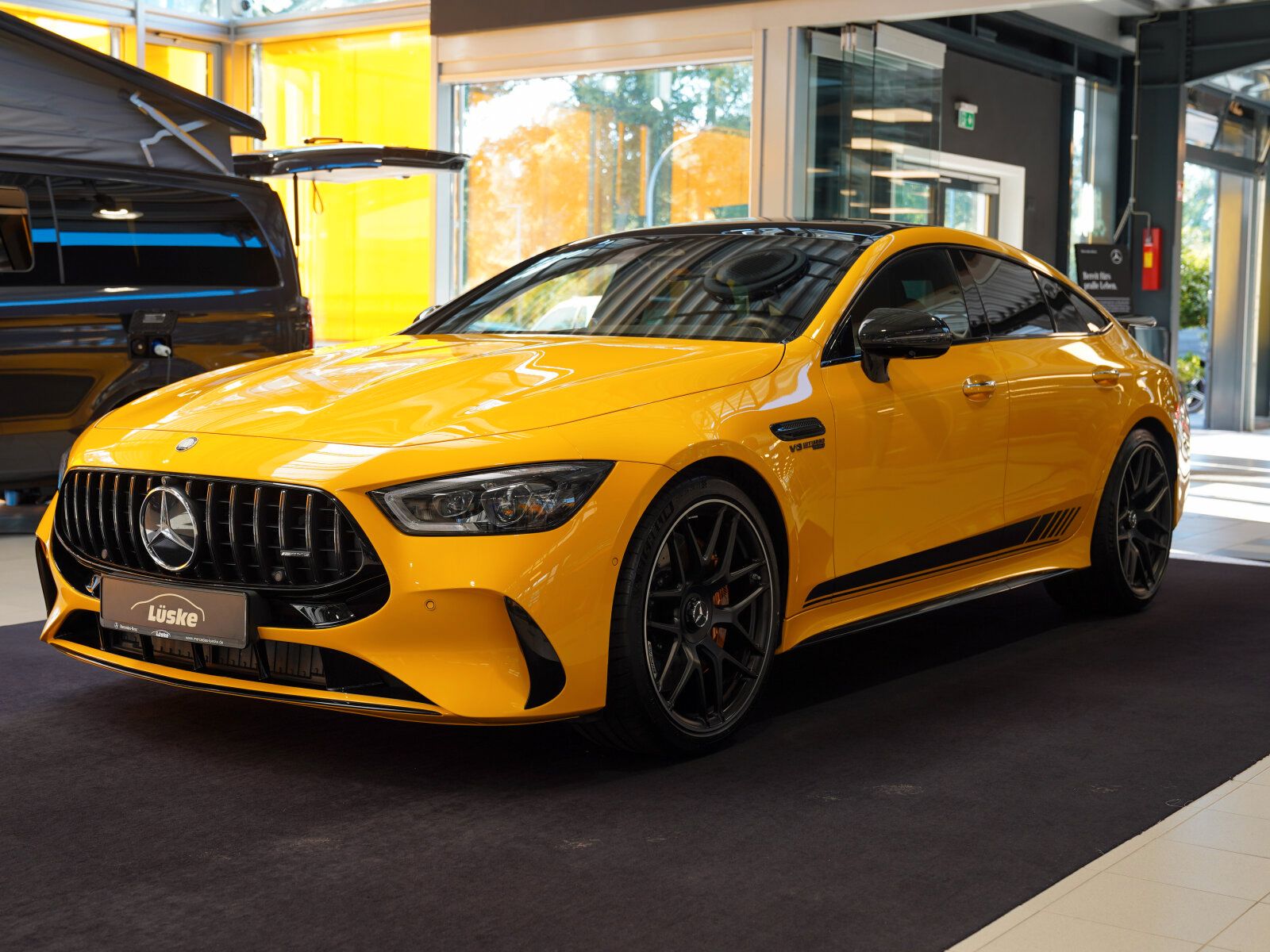 Mercedes-Benz AMG GT 2025 г. Жёлтый, пробег 21573 км