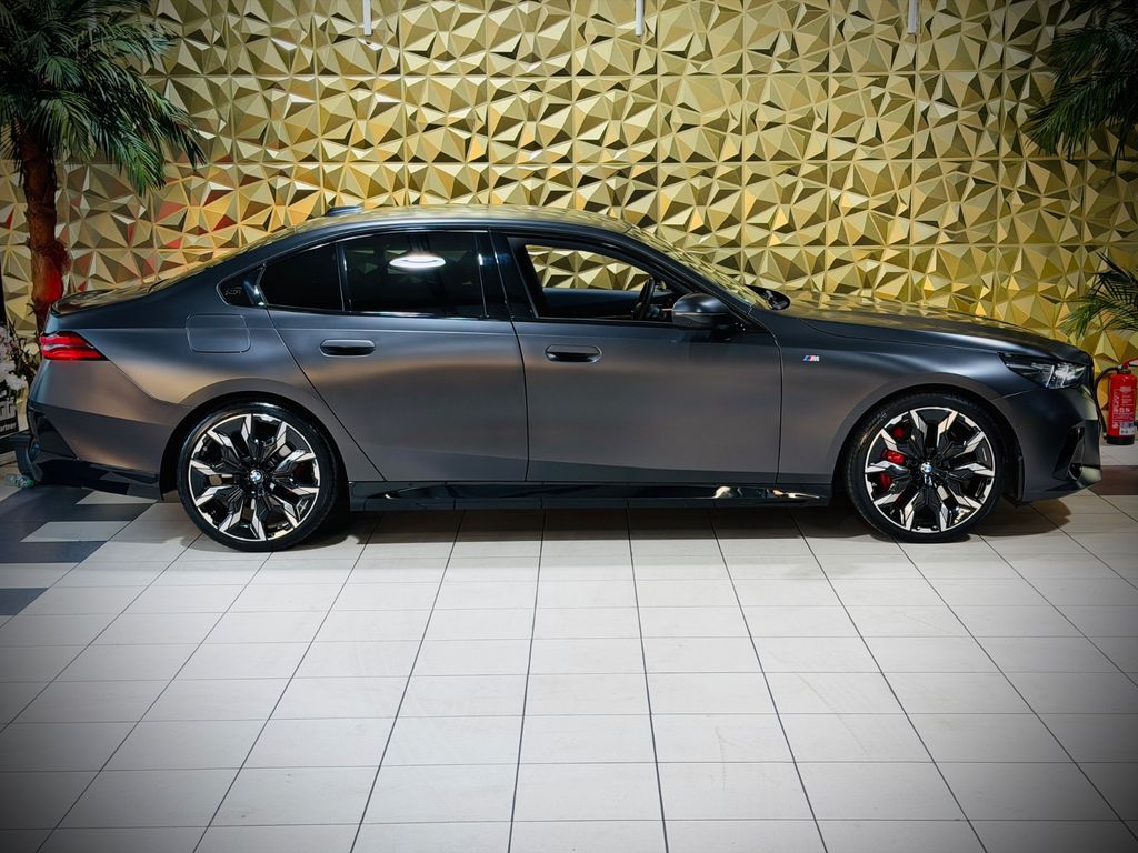 BMW 540 2025 г. Серый, пробег 30500 км