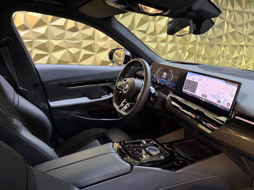 BMW 540 2025 г. Серый, пробег 30500 км