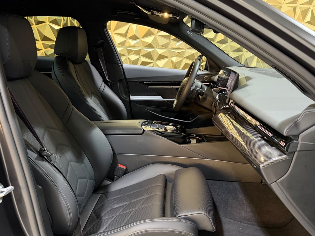BMW 540 2025 г. Серый, пробег 30500 км