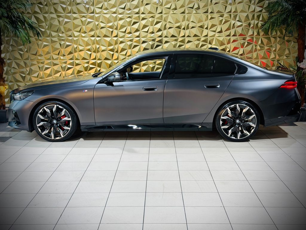 BMW 540 2025 г. Серый, пробег 30500 км