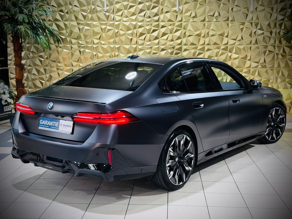BMW 540 2025 г. Серый, пробег 30500 км