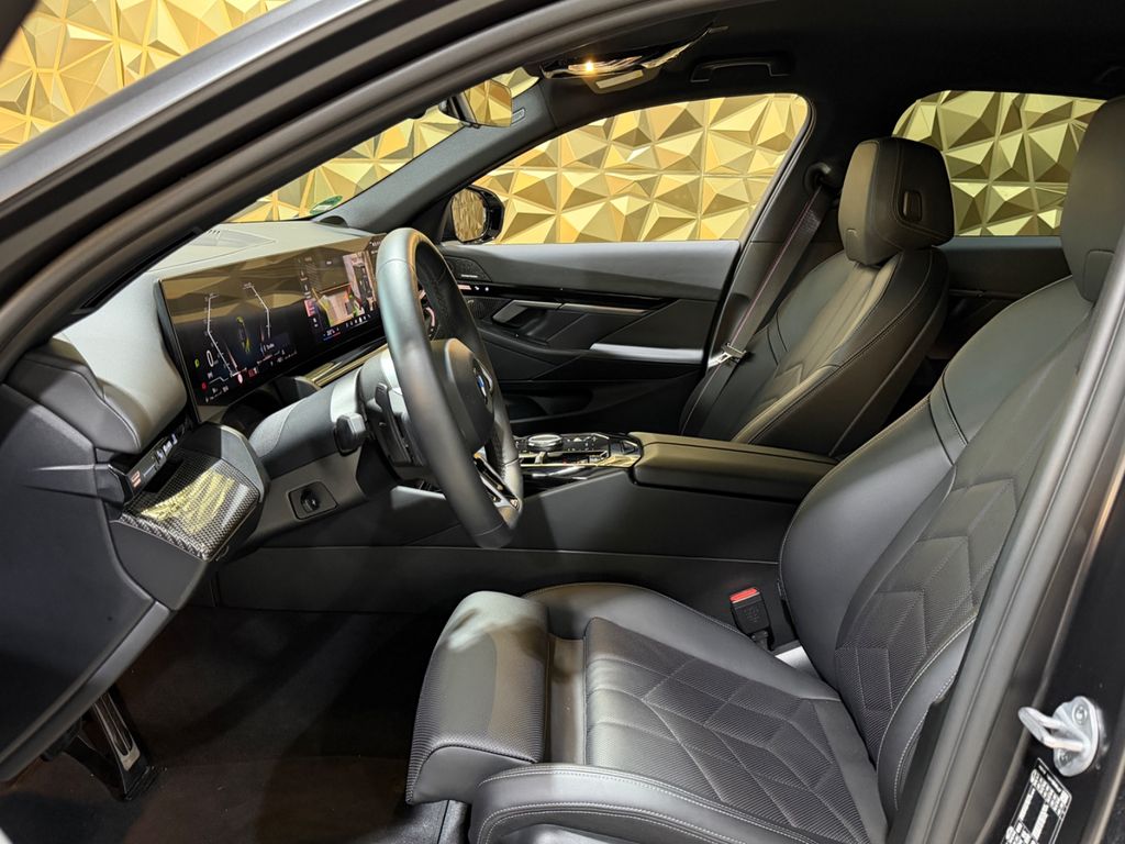 BMW 540 2025 г. Серый, пробег 30500 км