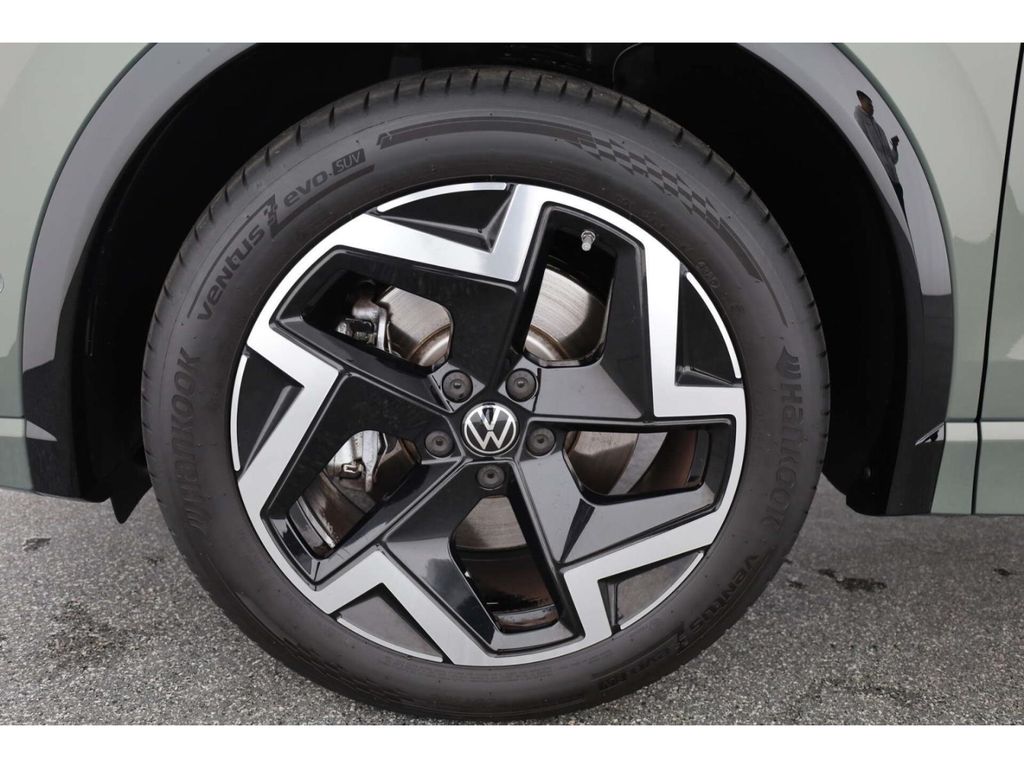 Volkswagen Tiguan 2026 г. Зелёный, пробег 20779 км