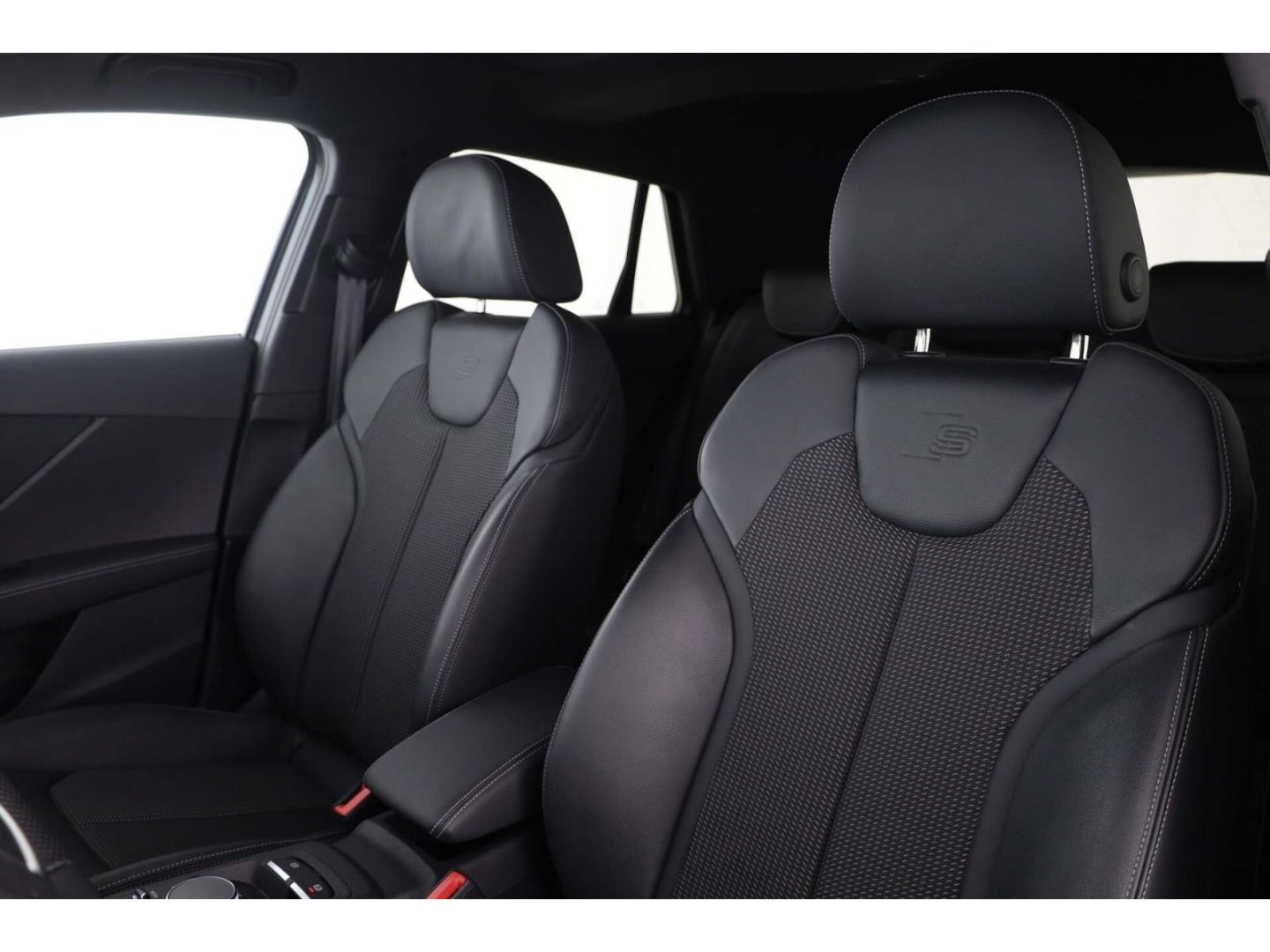 Audi SQ2 2023 г. Серый, пробег 32031 км
