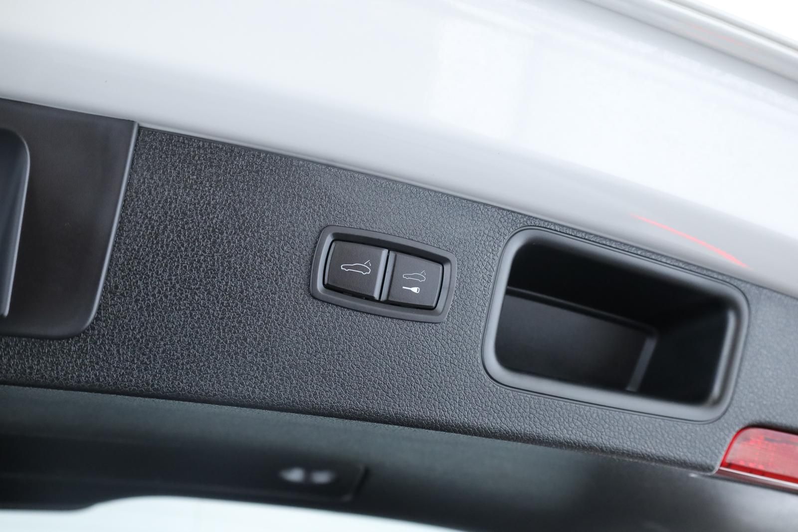 Porsche Macan 2024 г. Серый, пробег 38300 км
