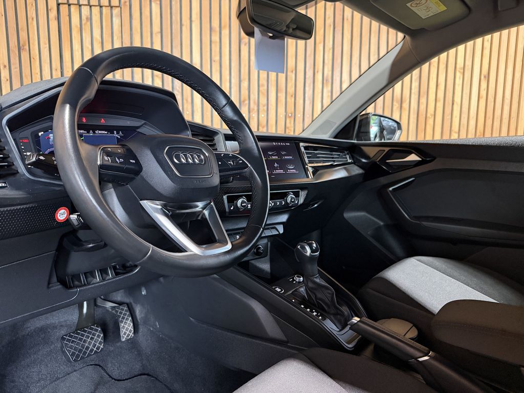 Audi A1 2024 г. Чёрный, пробег 28568 км