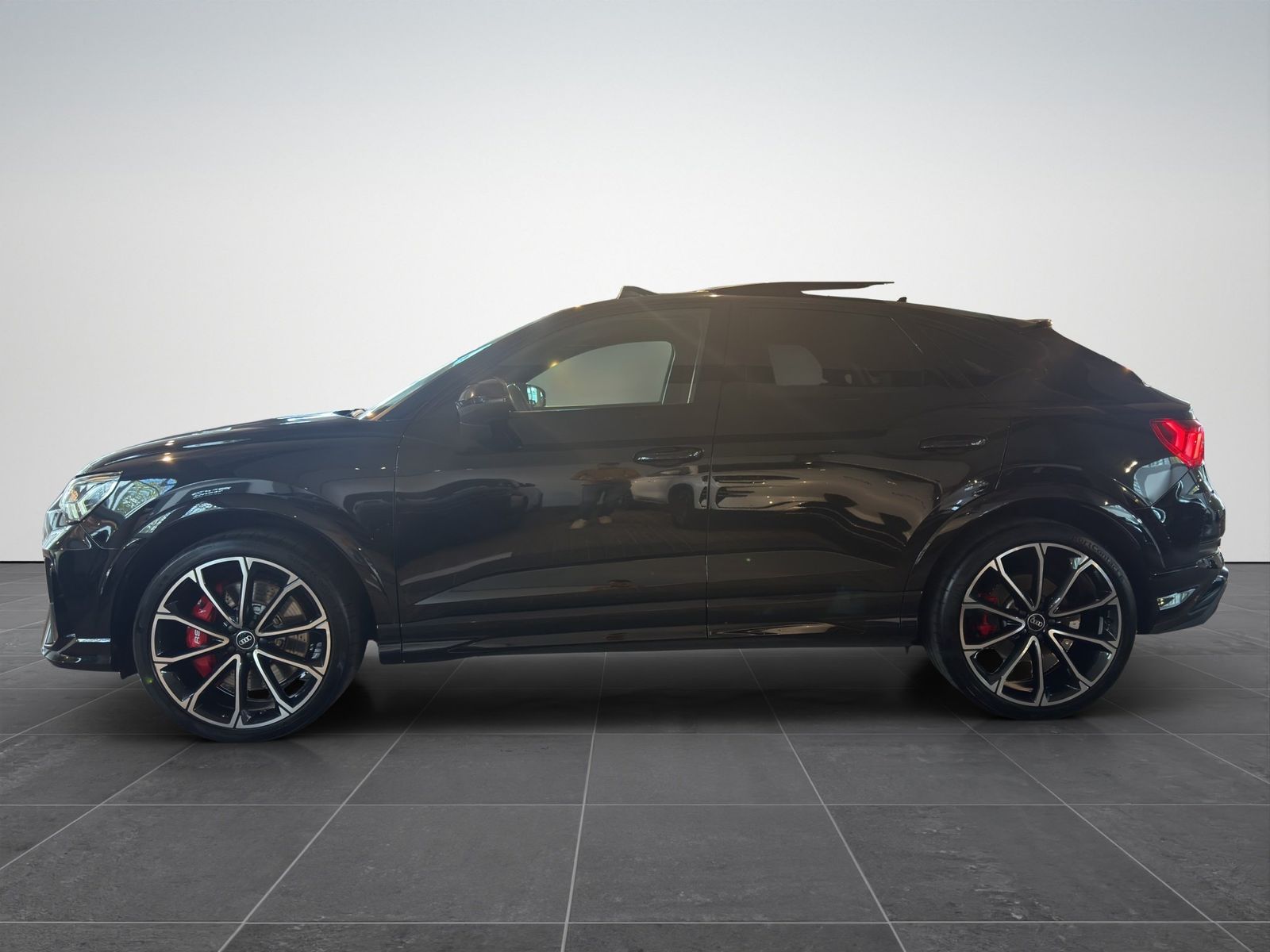 Audi RSQ3 2022 г. Чёрный, пробег 54746 км