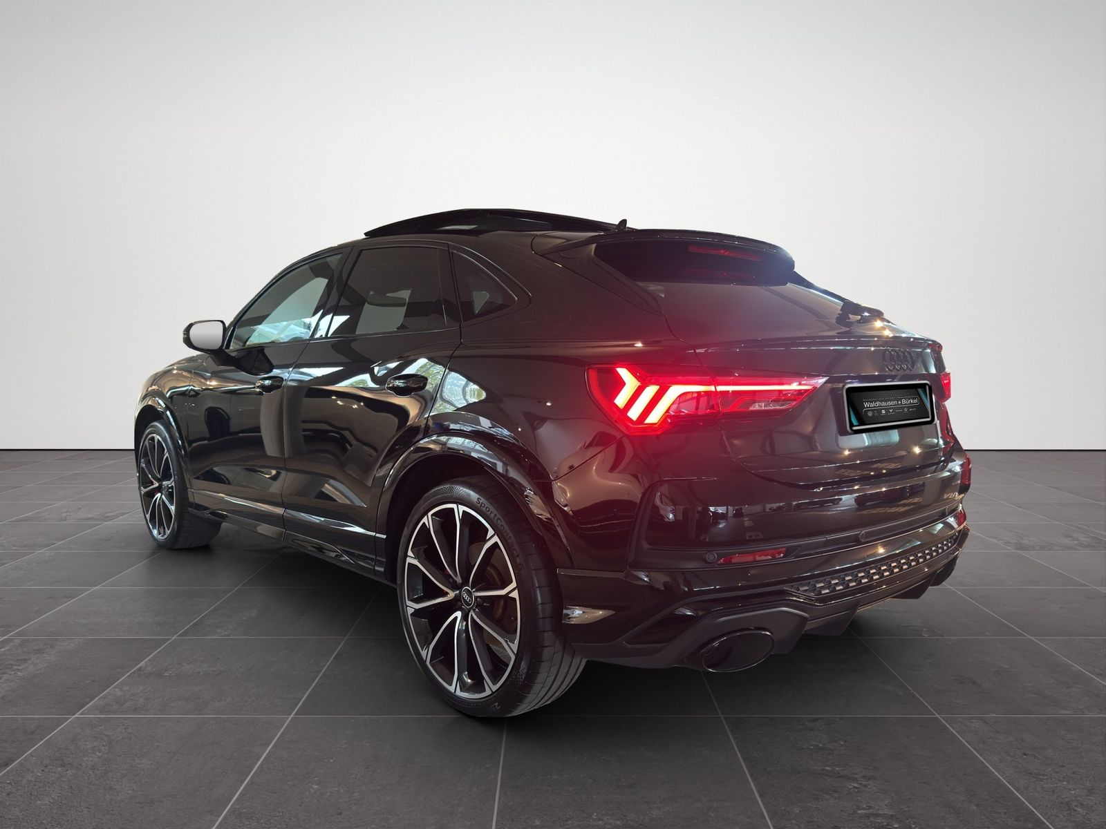 Audi RSQ3 2022 г. Чёрный, пробег 54746 км