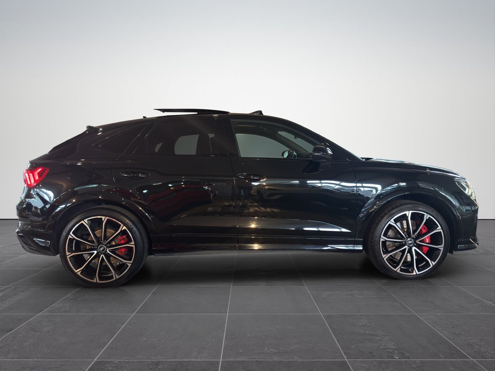 Audi RSQ3 2022 г. Чёрный, пробег 54746 км