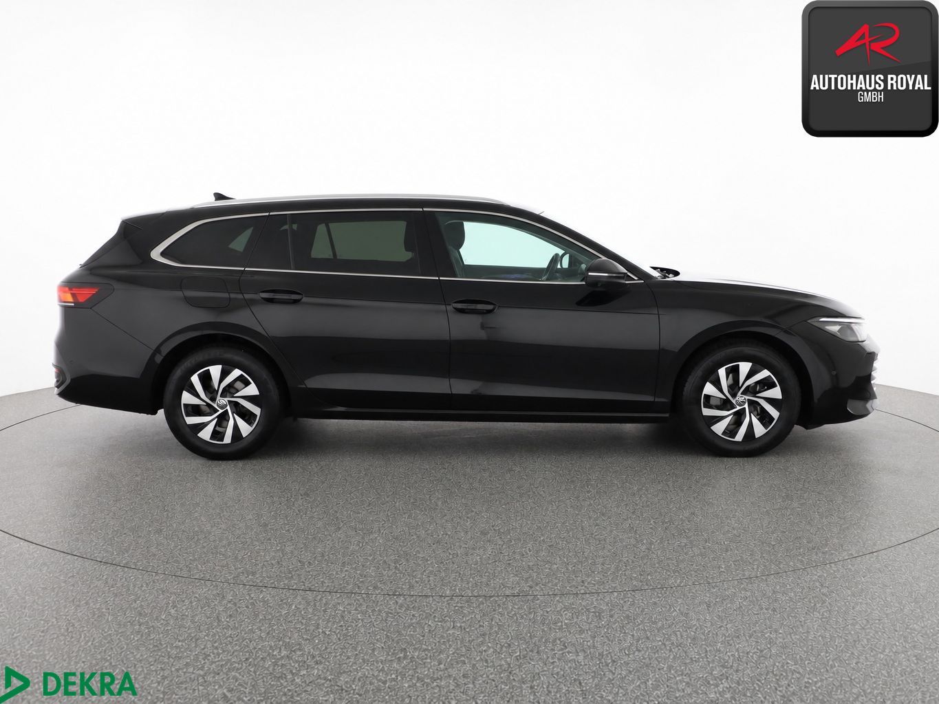 Volkswagen Passat 2024 г. Чёрный, пробег 40000 км